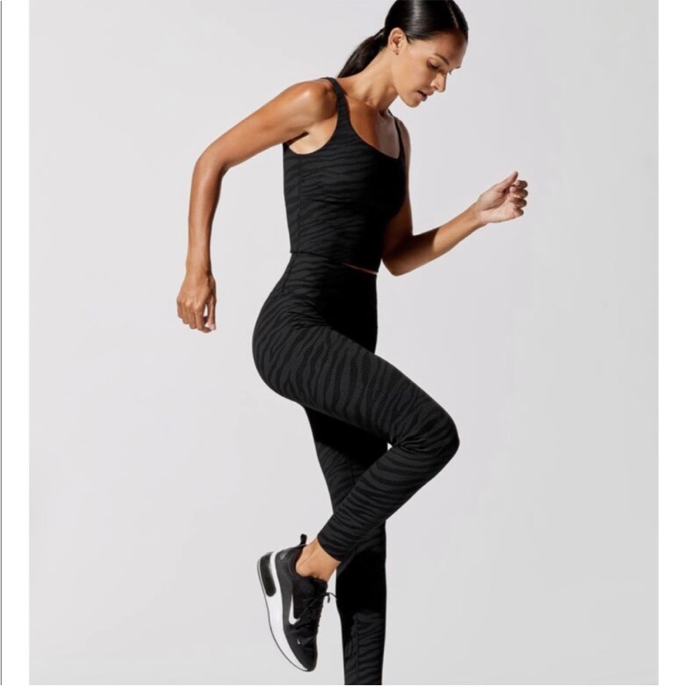 Carbon 38 XS SET leggings and matching top